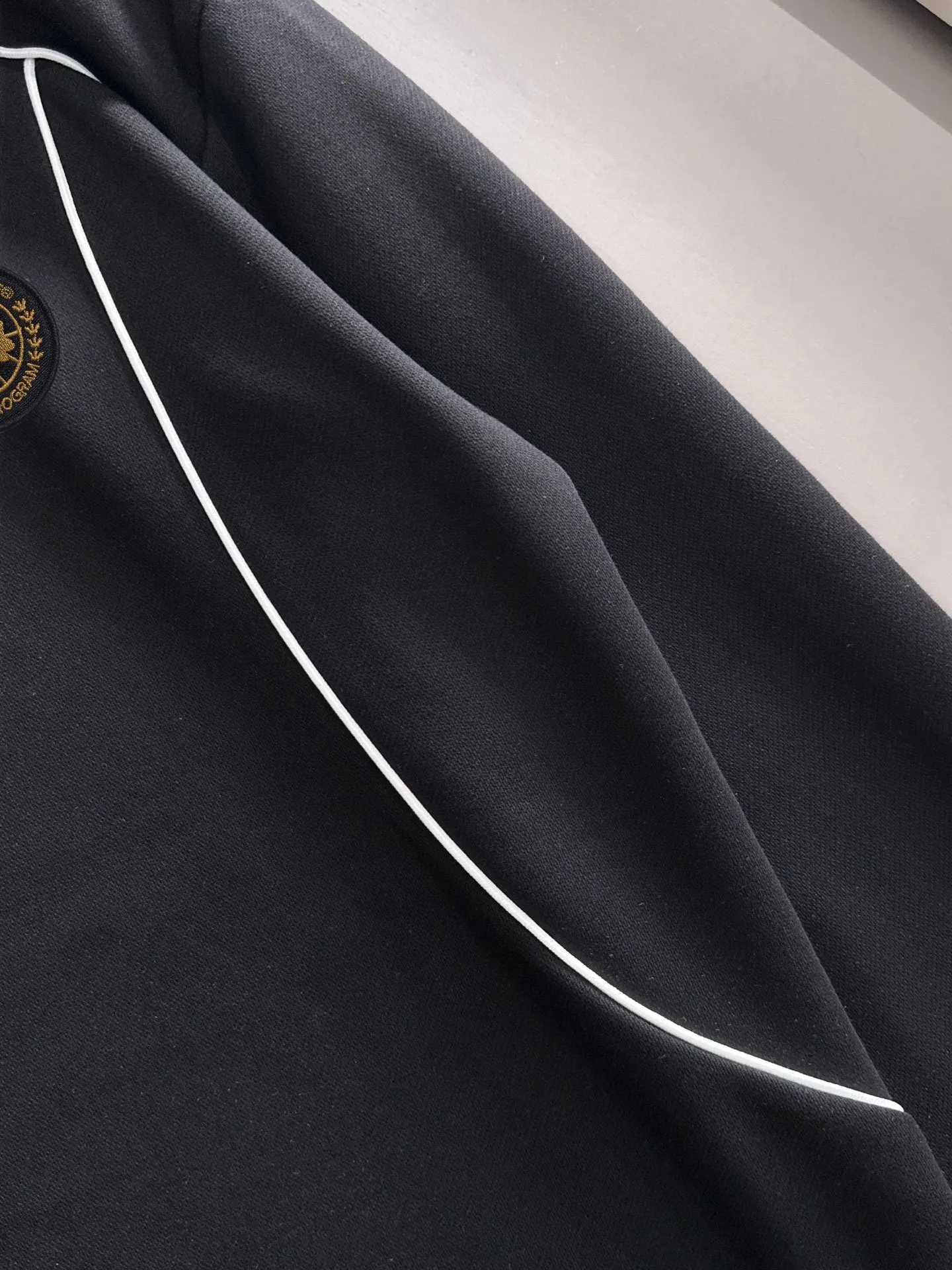 P360 Big Goose is the exclusive first release of 25ss new autumn and winter round neck long-sleeved sweatshirts for men and women. Many celebrities share the same style. Craftsmanship that cannot be copied by ordinary small workshops. We are not afraid of any challenges in terms of materials, detail restoration and craftsmanship, just to provide you with wonderful products. Compare the top original versions at will. No expense is spared just to do better. Unique imported fabric feel. Purely imported German machine production. Precision operation. Thousands of needles density. Full set of new accessories with three standards for simultaneous customization. The upper body is versatile and fashionable. A perfect choice for autumn and winter. A must-have item. Size chart: m-4XL (Please state your height and weight when placing an order.